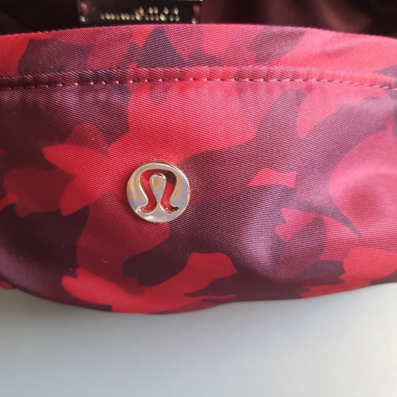 Lululemon- Feeling Ready Camo New Year Pouch NWT - Picture 3 of 8
